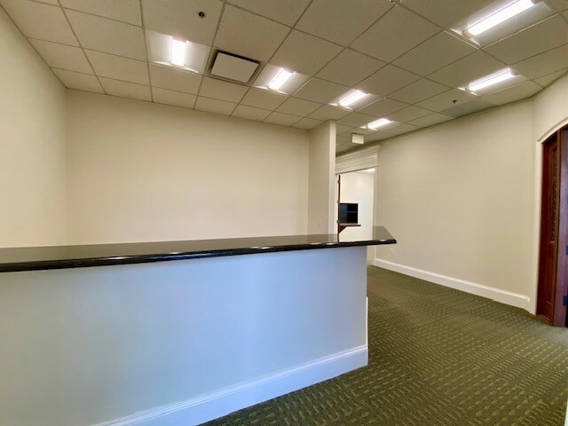 More Photos Of 545 Willowbrook Centre Pky, Willowbrook Warehouse For Lease