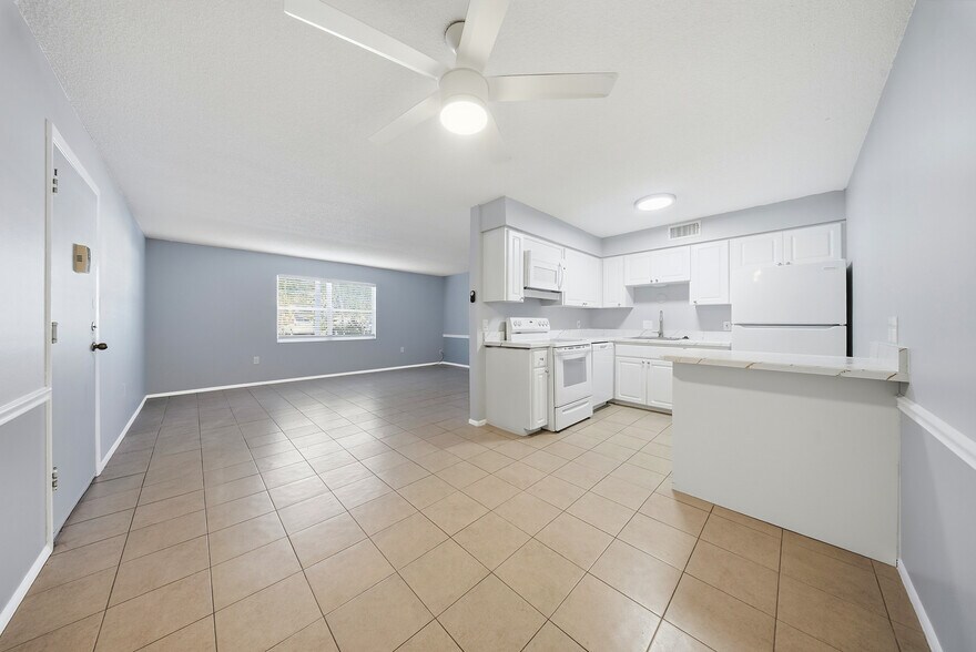 More Photos Of 2309 Manatee Ave W, Bradenton Apartments For Sale