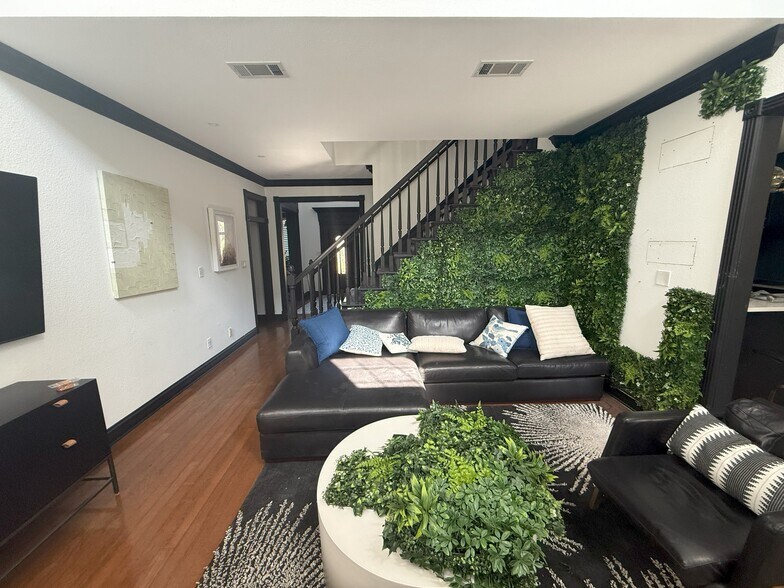 More Photos Of 609 E Main St, Round Rock Office For Lease