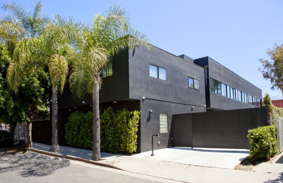 More Photos Of 648 N St. Andrews Pl, Los Angeles Loft Creative Space For Sale