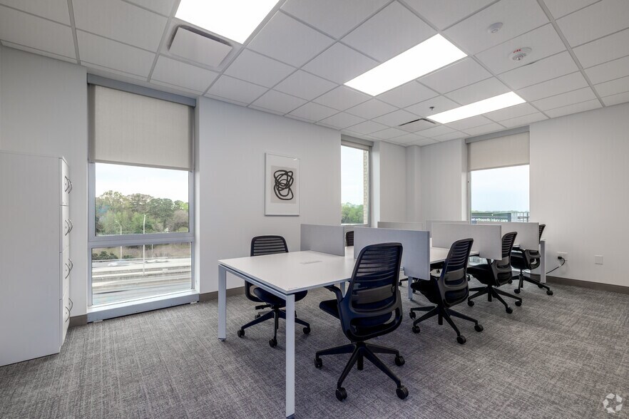 More Photos Of 4037 E Independence Blvd, Charlotte Coworking Space