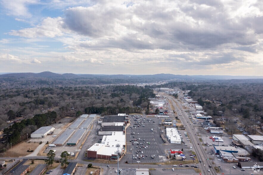 More Photos Of 1671-1691 Center Point Pky, Birmingham Unknown For Lease