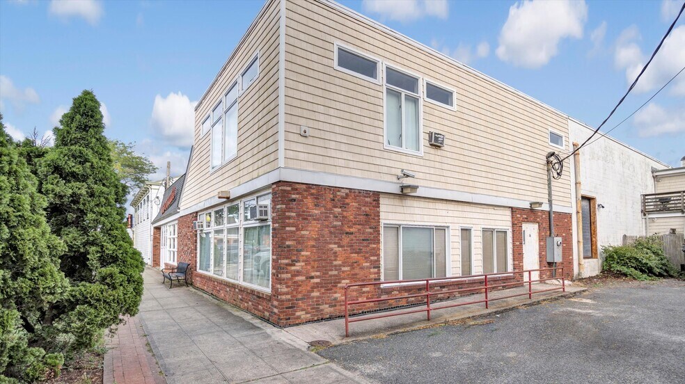 More Photos Of 14 Front St, Greenport Freestanding For Sale