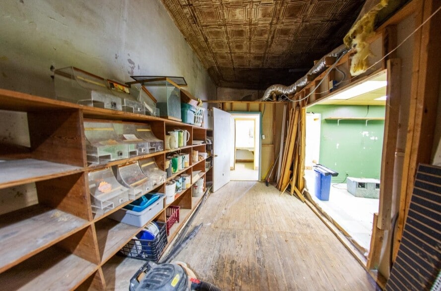 More Photos Of 1222 Main St, Commerce General Retail For Sale