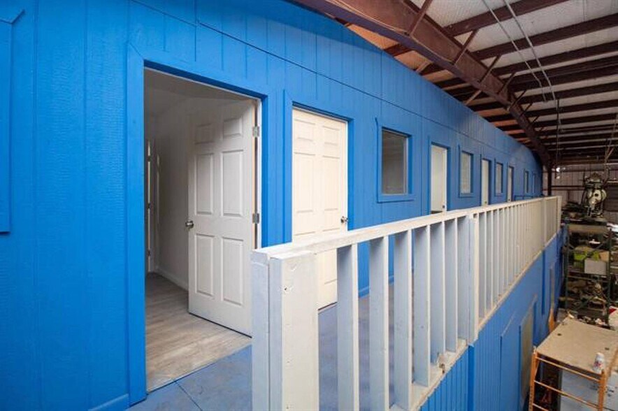 More Photos Of 2919 Santa Rita Ave, Laredo Warehouse For Sale