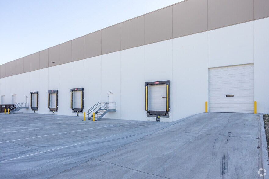 More Photos Of 6150 SE Rio Cir, Ankeny Warehouse For Lease