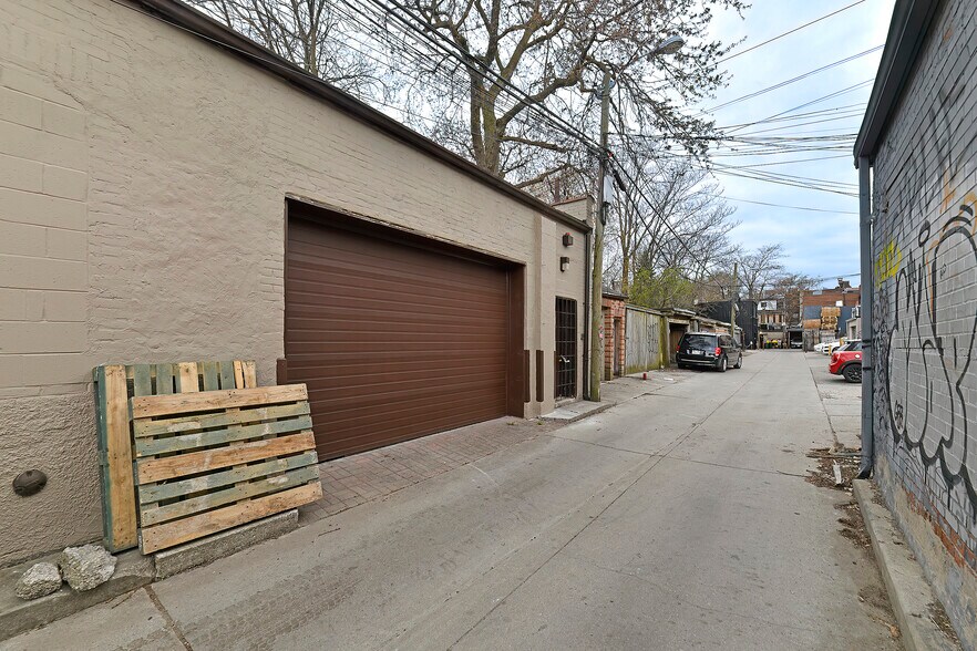 More Photos Of 30R First Ave, Toronto Light Distribution For Sale