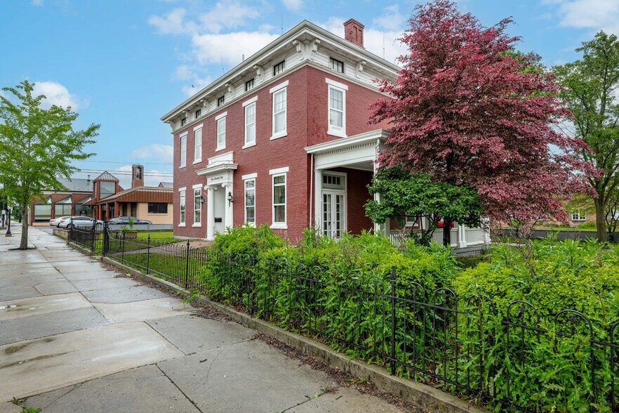 More Photos Of 405 E Spring St, Saint Marys Office Residential For Sale