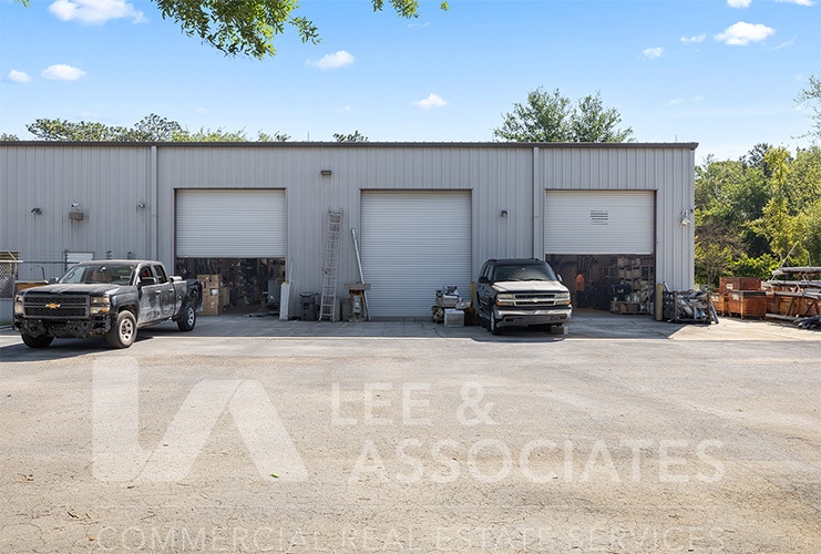 More Photos Of 592 Thorpe Rd, Orlando Warehouse For Lease