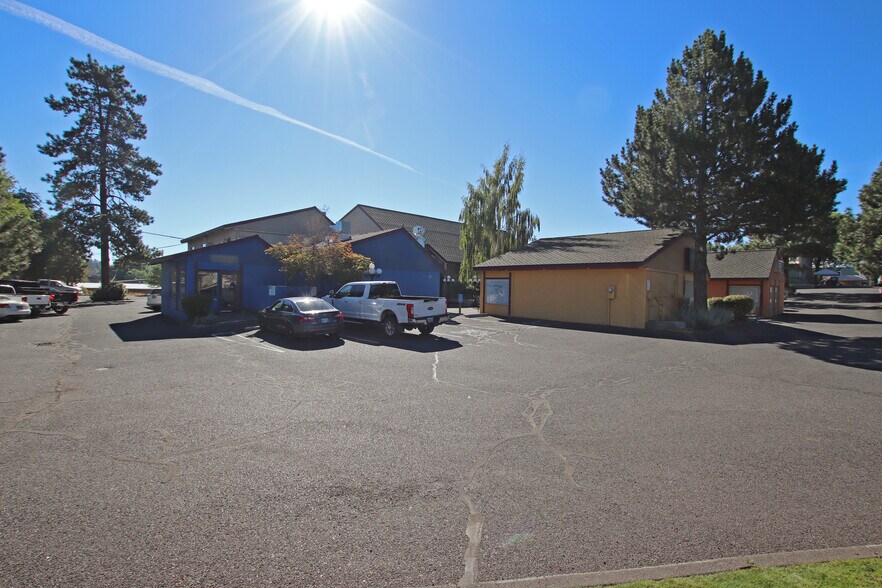 More Photos Of 1900 NE Division St, Bend Office For Lease