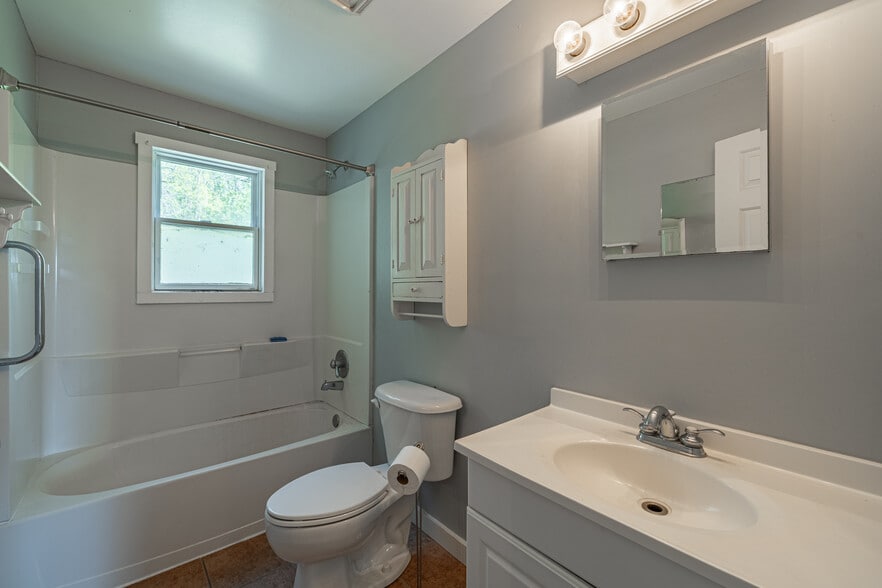 More Photos Of 5164 New Market Rd, Richmond Freestanding For Sale