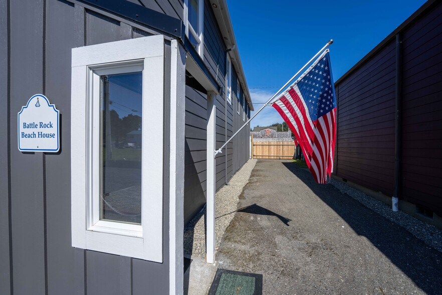 More Photos Of 267 W Sixth St, Port Orford Storefront Retail Residential For Sale