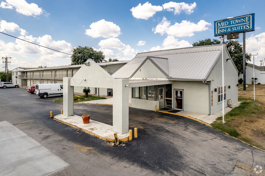 Primary Photo Of 9603 N Interstate 35, San Antonio Hotel For Sale
