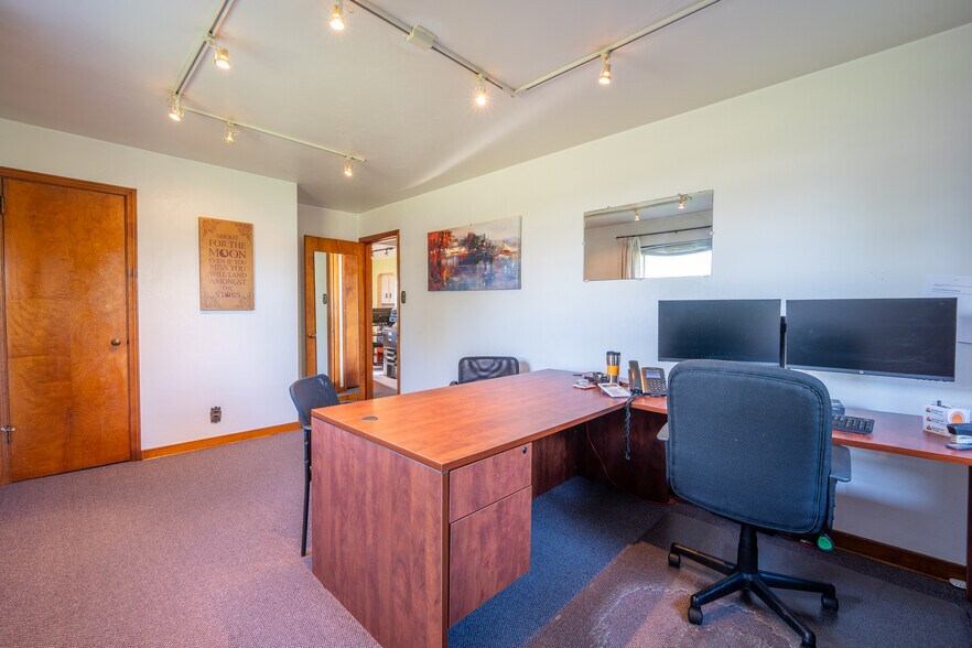 More Photos Of 1575 Mission Rd, Latrobe Flex For Sale