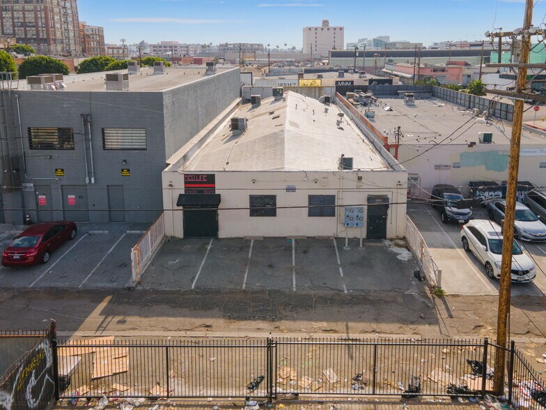 More Photos Of 1329-1333 Santee St, Los Angeles Storefront For Lease