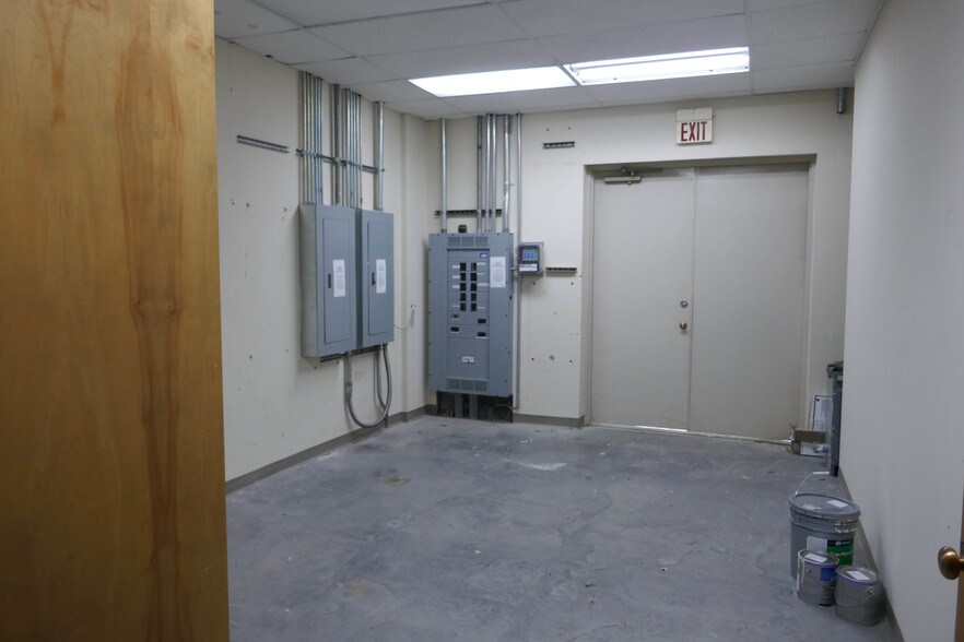 More Photos Of 10427 Cogdill Rd, Knoxville Light Distribution For Lease