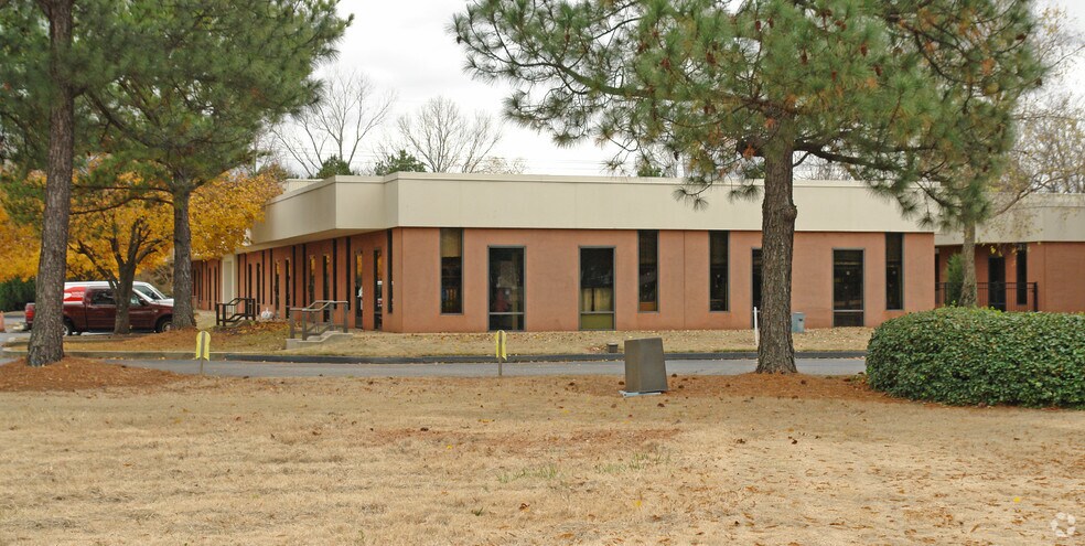 More Photos Of 2596 Corporate Ave E, Memphis Office For Lease