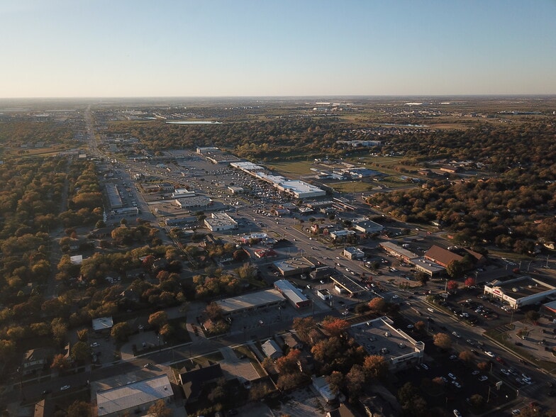 More Photos Of 1701 N Elm St, Denton Office For Sale