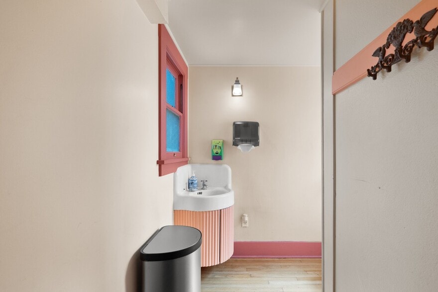 More Photos Of 217 E Lake Ave, Watsonville Office For Sale