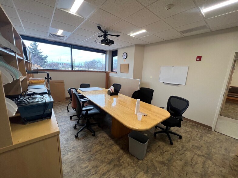 More Photos Of 825 E White Spruce Blvd, Henrietta Veterinarian Kennel For Lease