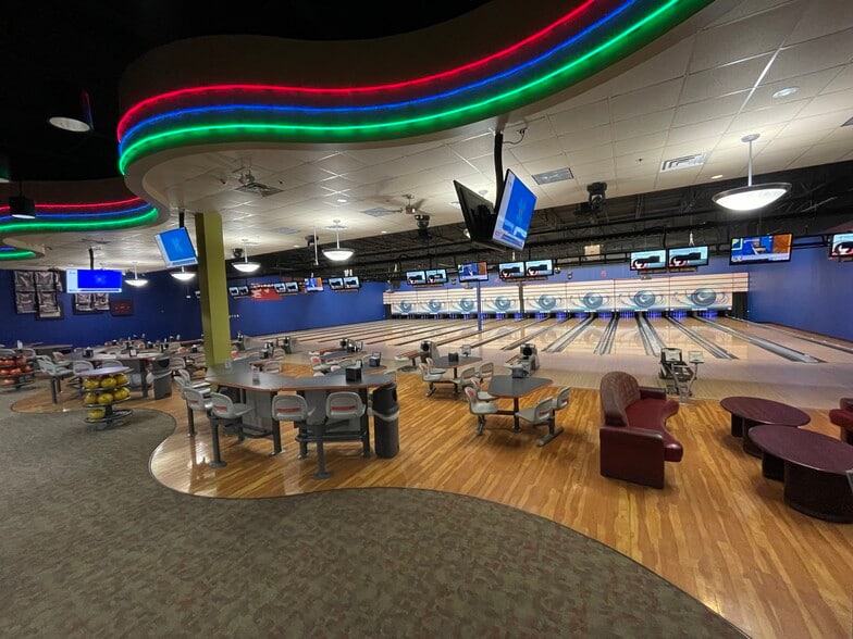 More Photos Of 101 Franks Rd, Marengo Bowling Alley For Sale