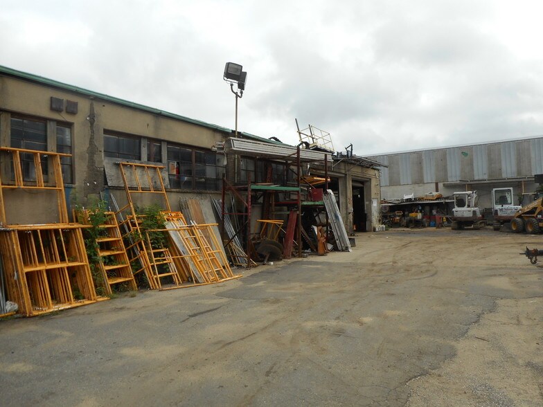 More Photos Of 10 Nassau Terminal Rd, New Hyde Park Warehouse For Sale