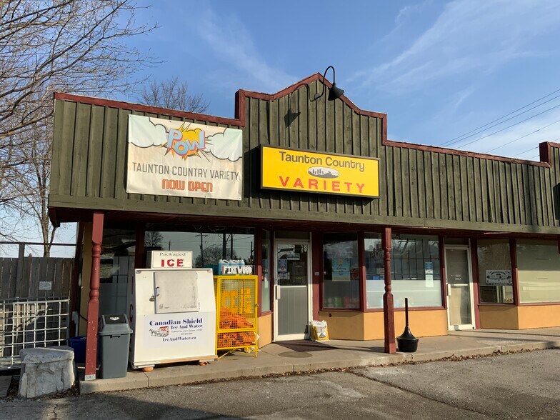 More Photos Of 1648 Taunton, Clarington Restaurant For Lease