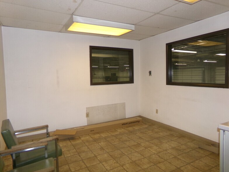 More Photos Of 1616 W 2nd St, Rock Springs Industrial For Lease