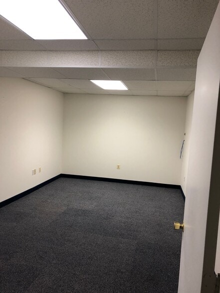 More Photos Of 7627 Leonardtown Rd, Hughesville Storefront Retail Office For Lease