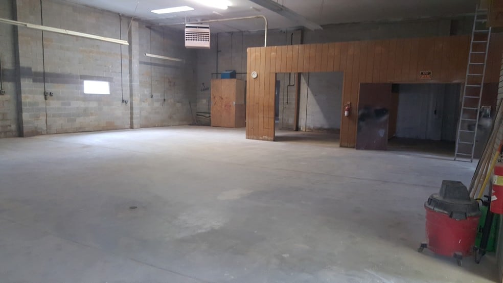 More Photos Of 407 Meco Dr, Wilmington Warehouse For Lease