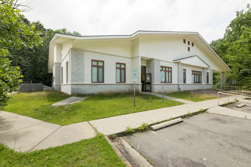 More Photos Of 1922 K M Wicker Memorial Dr, Sanford Medical For Lease