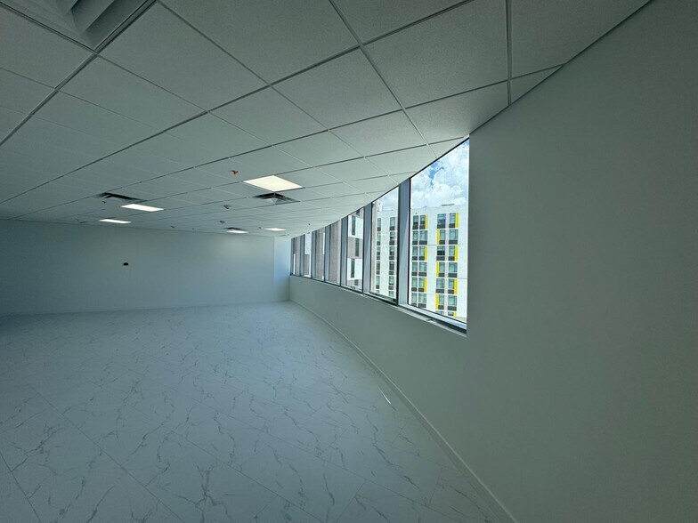 More Photos Of 2920 NE 207th St, Aventura Office Residential For Lease