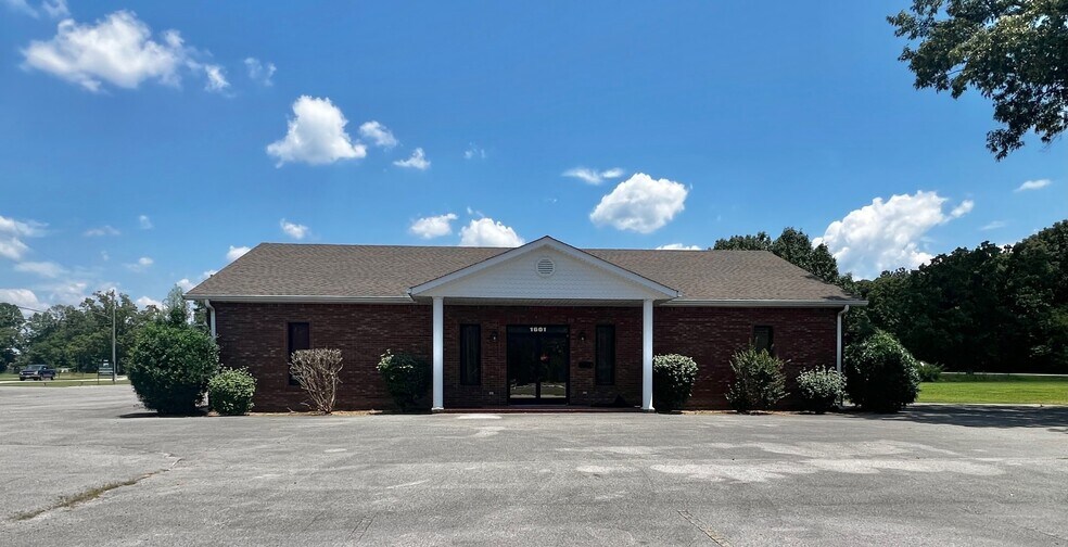Primary Photo Of 1601 McArthur St, Manchester Medical For Lease