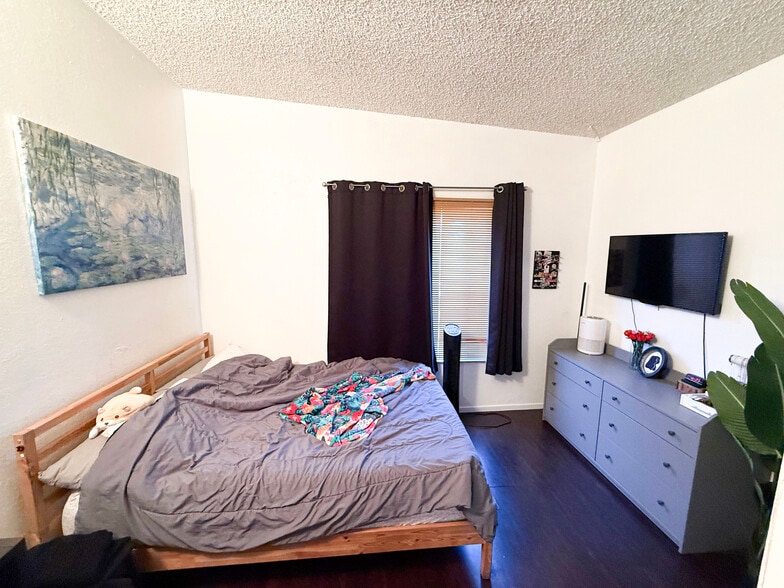 More Photos Of 11249 Emelita St, North Hollywood Apartments For Sale