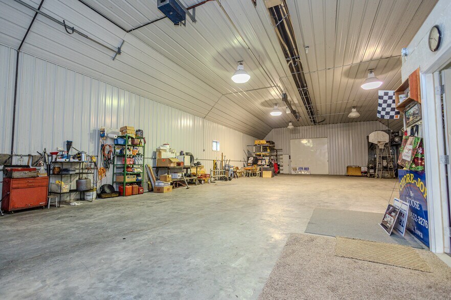More Photos Of 2090 Idaho Dr, Pella Manufacturing For Sale