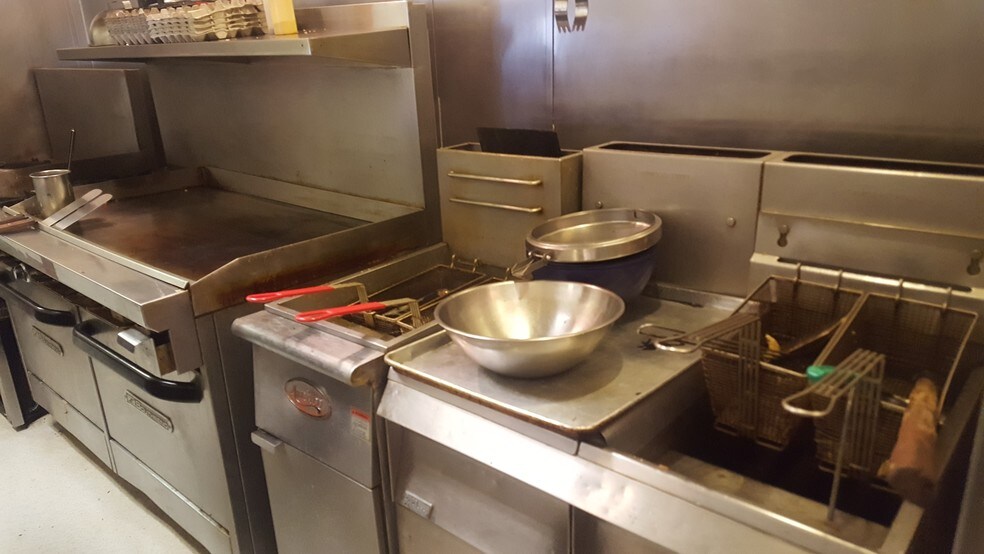 More Photos Of 900 W Nevada Hwy 372, Pahrump Bar For Sale