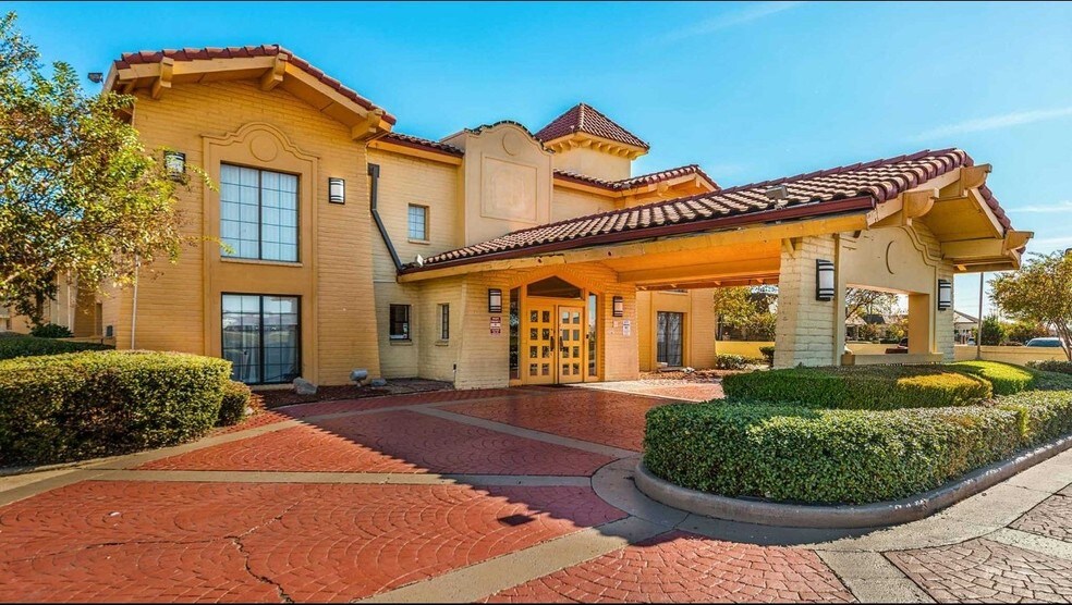 Primary Photo Of 1035 Martin Luther King Jr Dr, Monroe Hotel For Sale