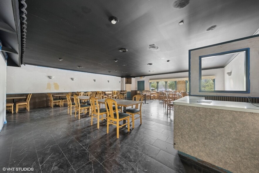 More Photos Of 835 S River St, Aurora Restaurant For Sale