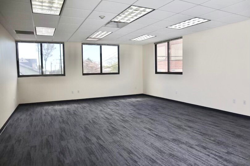 More Photos Of 23 Ryan St, Stamford Flex For Sale