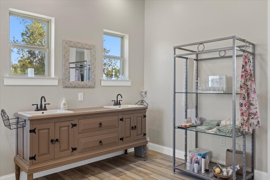 More Photos Of 16508 N Fm 973 Rd, Manor Specialty For Sale