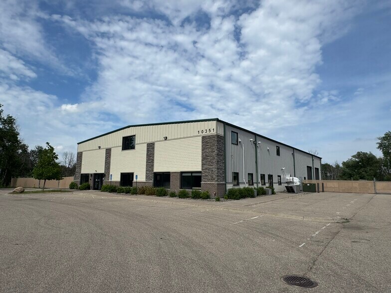 More Photos Of 10351 Naples St NE, Blaine Warehouse For Lease