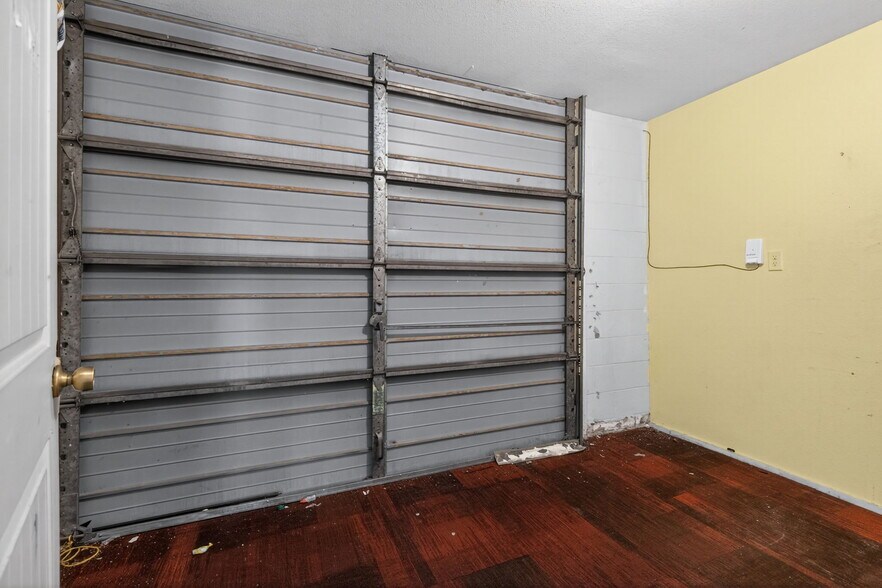 More Photos Of 1109-1115 Kimbark St, Longmont Storefront For Lease