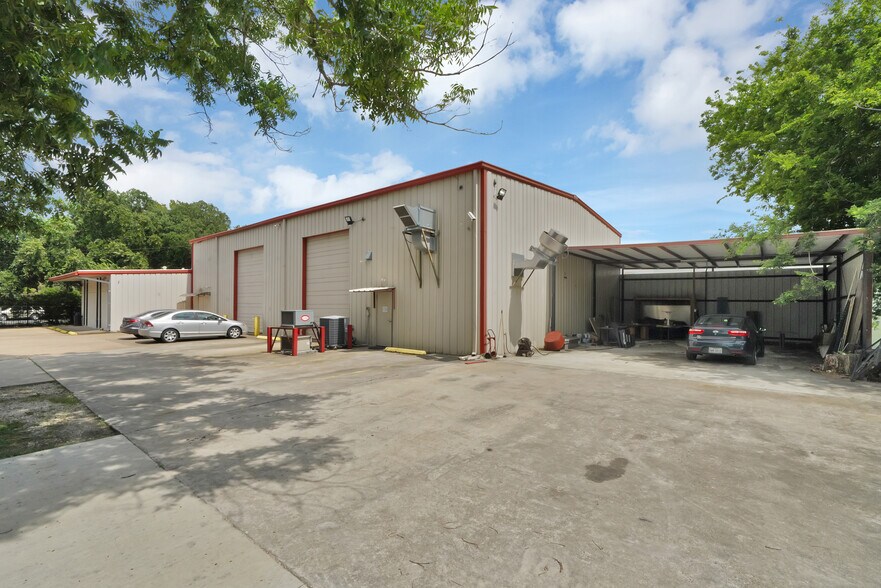 More Photos Of 1313 Cedar Post Ln, Houston Warehouse For Sale