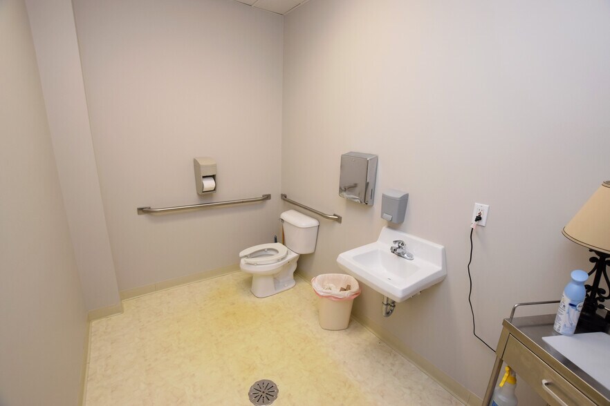 More Photos Of 3380 Beecher Rd, Flint Medical For Sale