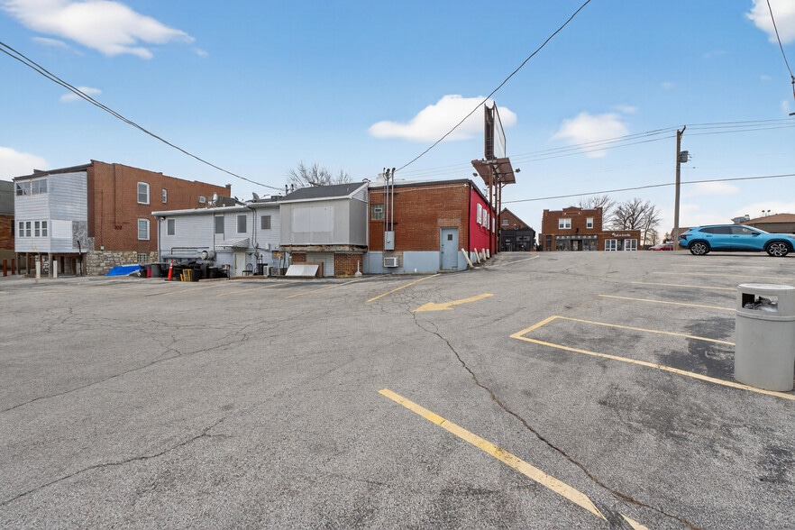 More Photos Of 8713 Gravois Rd, Saint Louis Restaurant For Sale
