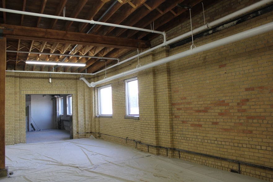 More Photos Of 1618-1620 Central Ave NE, Minneapolis Warehouse For Lease