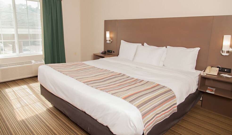 More Photos Of 1801 Cabelas Ln, Prairie Du Chien Hotel For Sale