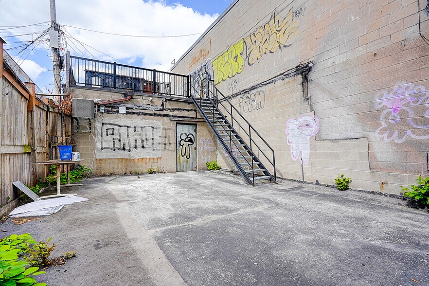 More Photos Of 349 Spadina Av, Toronto Storefront Retail Residential For Sale