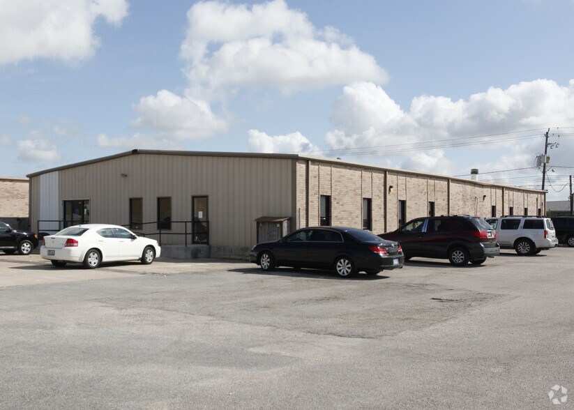 More Photos Of 12450 Highway 3, Webster Light Distribution For Lease