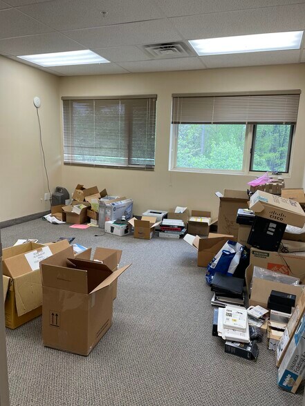 More Photos Of 37 Ramland Rd, Orangeburg Office For Lease